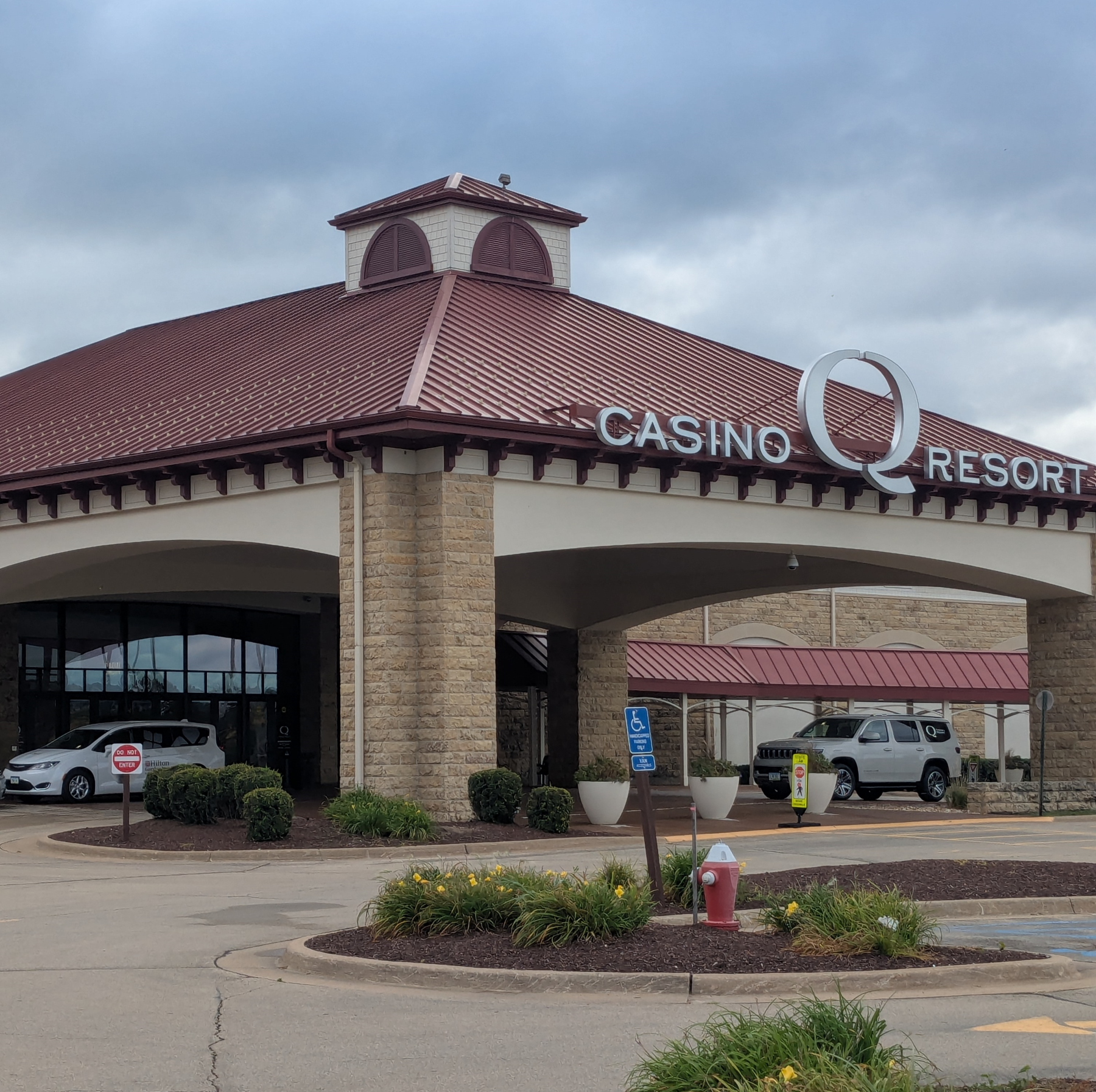 Q Casino Dubuque Sportsbook Review - Blog - Square Bettor